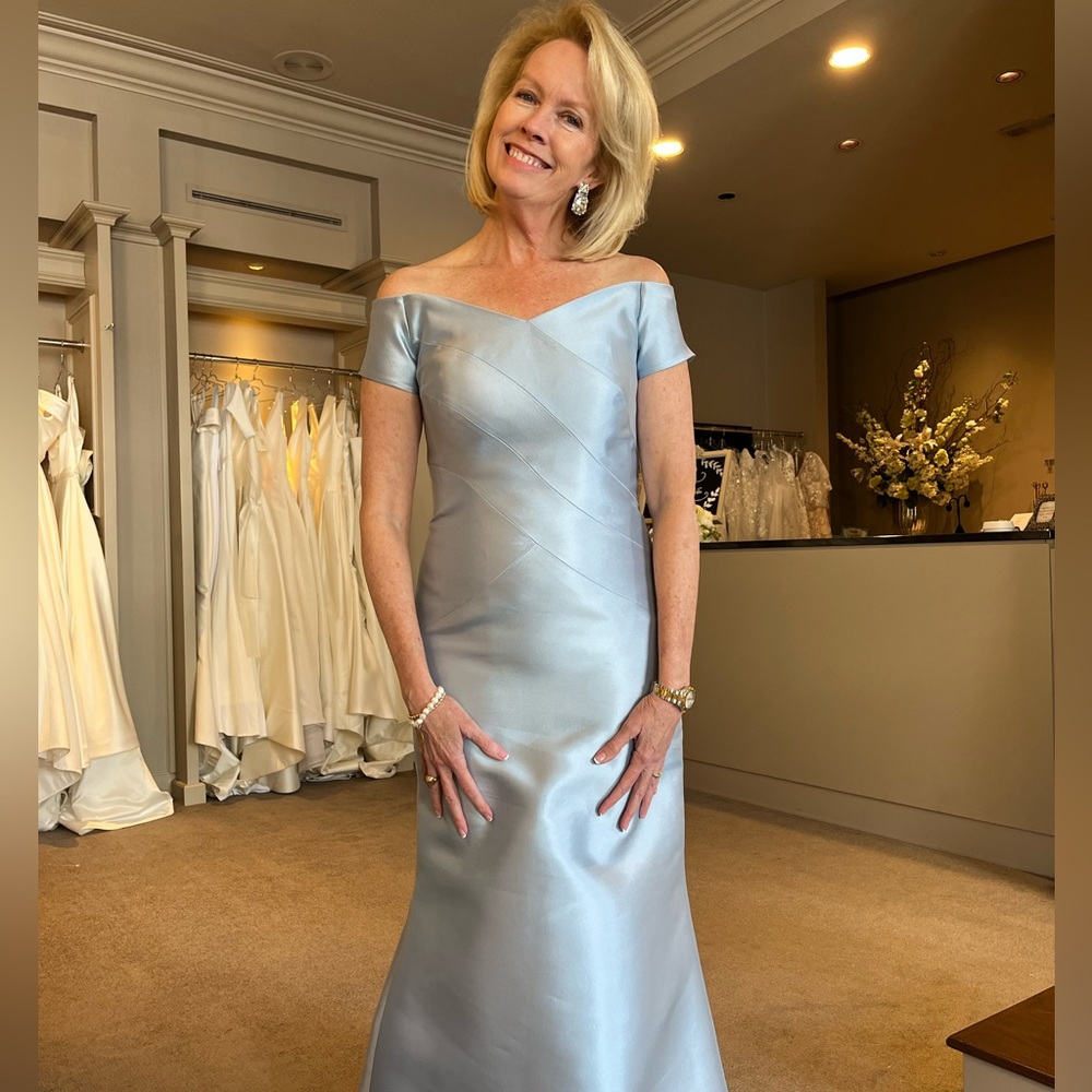 ISO Frascara 2140 Gown